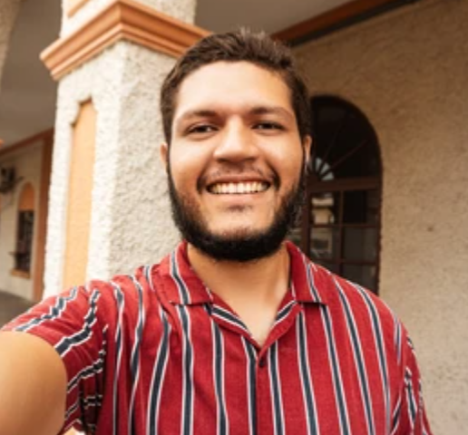 <em>Julian Cardona.</em>